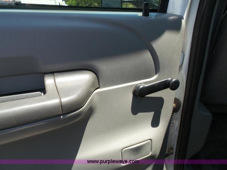 image for item J4855 2002 Ford F350 Super Duty XL Crew Cab pickup truck