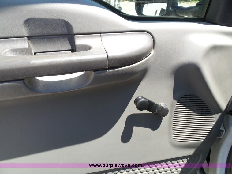 image for item J4855 2002 Ford F350 Super Duty XL Crew Cab pickup truck