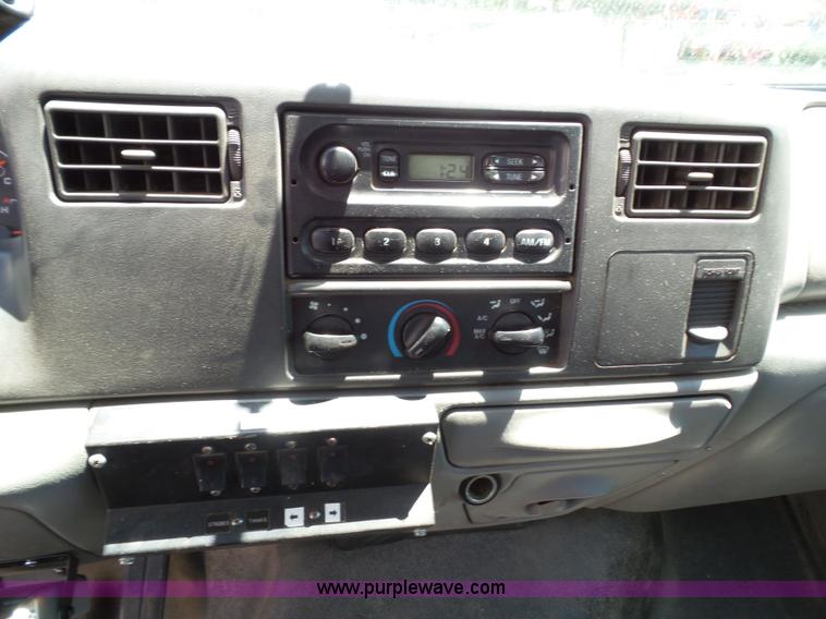 image for item J4855 2002 Ford F350 Super Duty XL Crew Cab pickup truck