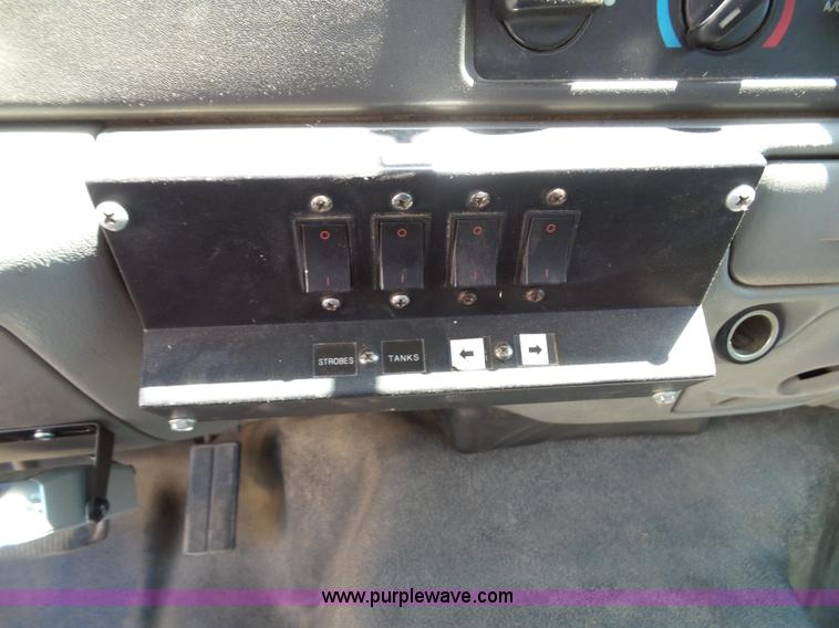 image for item J4855 2002 Ford F350 Super Duty XL Crew Cab pickup truck