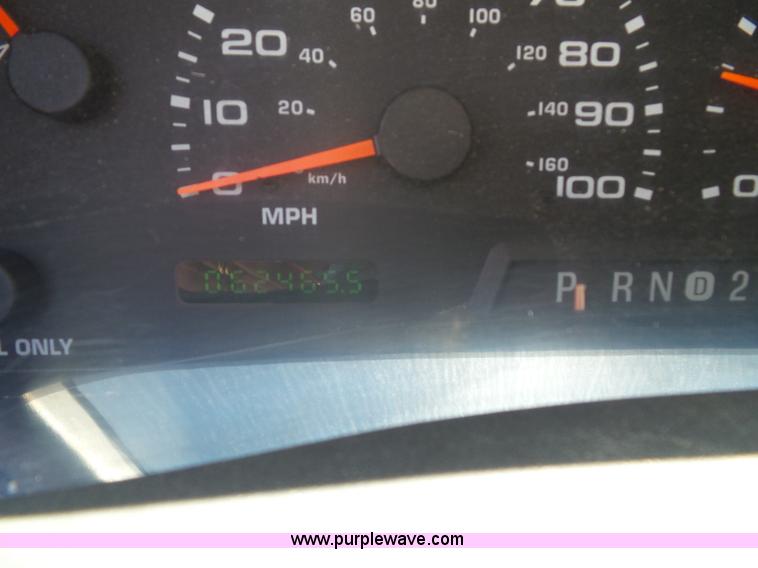 image for item J4855 2002 Ford F350 Super Duty XL Crew Cab pickup truck