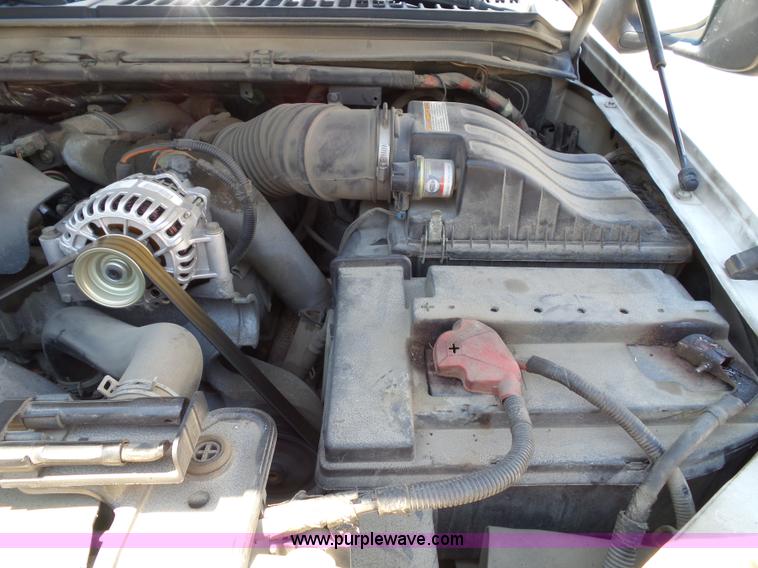 image for item J4855 2002 Ford F350 Super Duty XL Crew Cab pickup truck