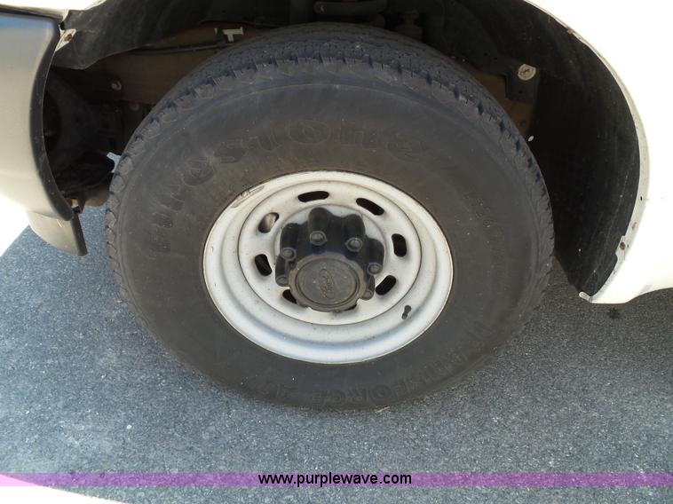 image for item J4855 2002 Ford F350 Super Duty XL Crew Cab pickup truck