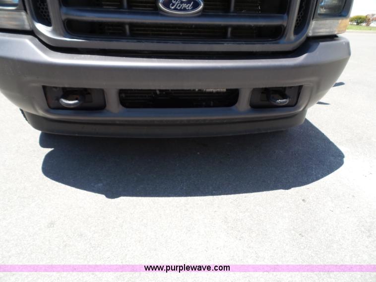 image for item J4855 2002 Ford F350 Super Duty XL Crew Cab pickup truck