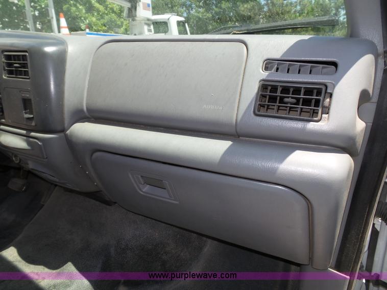 image for item J4855 2002 Ford F350 Super Duty XL Crew Cab pickup truck