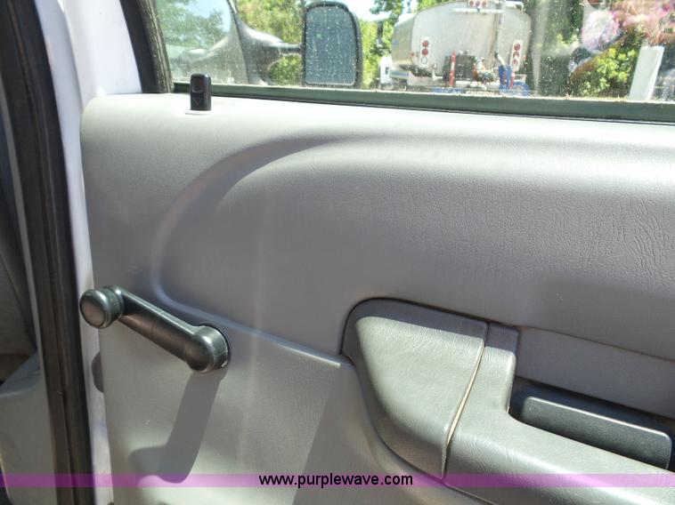 image for item J4855 2002 Ford F350 Super Duty XL Crew Cab pickup truck