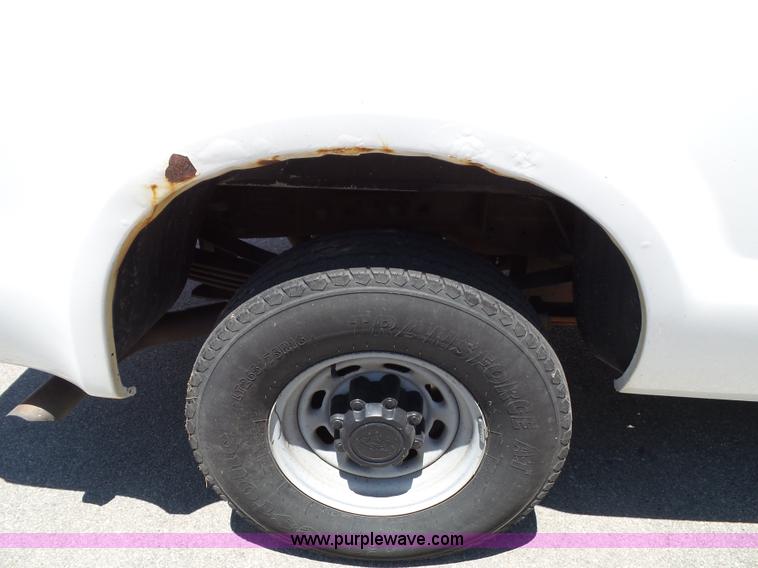 image for item J4855 2002 Ford F350 Super Duty XL Crew Cab pickup truck