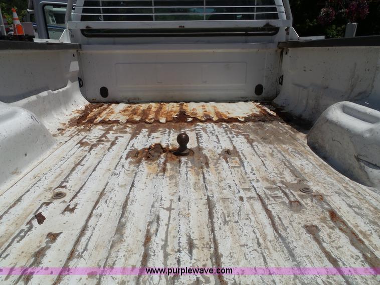 image for item J4855 2002 Ford F350 Super Duty XL Crew Cab pickup truck