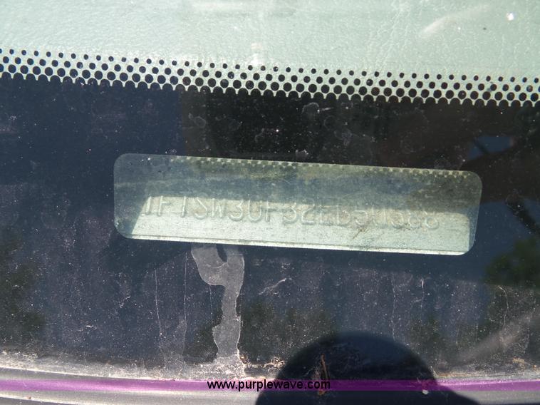 image for item J4855 2002 Ford F350 Super Duty XL Crew Cab pickup truck