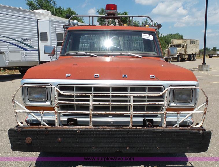 image for item J4856 1979 Ford F350 Custom tow truck