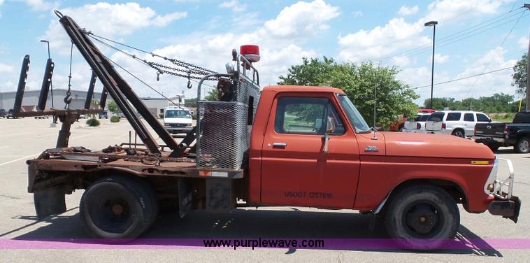 image for item J4856 1979 Ford F350 Custom tow truck
