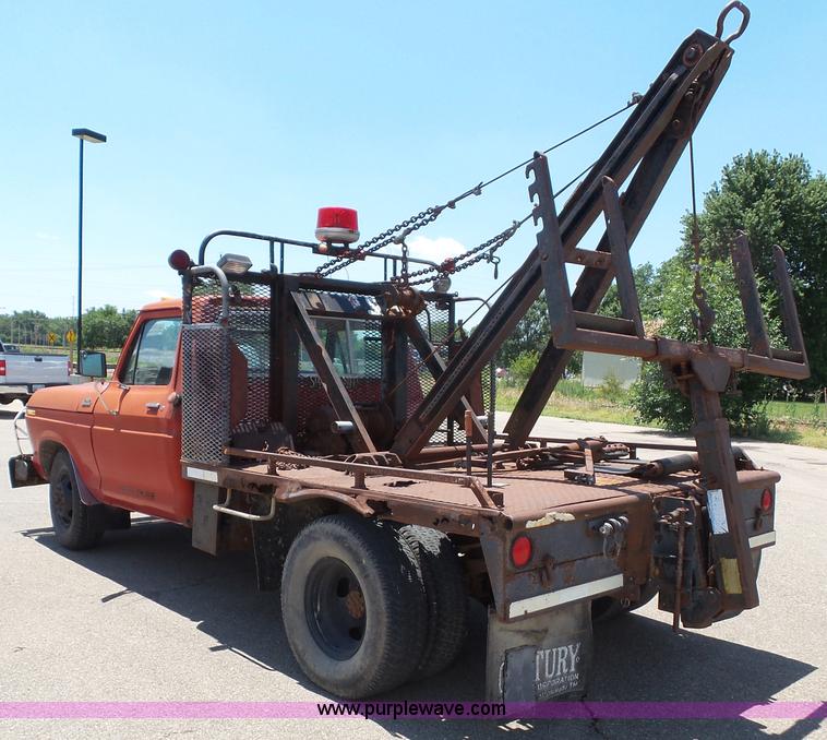 image for item J4856 1979 Ford F350 Custom tow truck