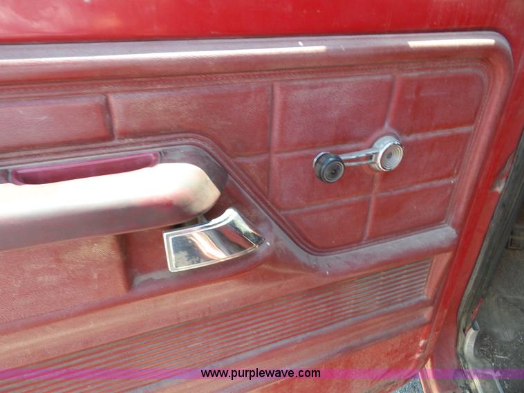 image for item J4856 1979 Ford F350 Custom tow truck