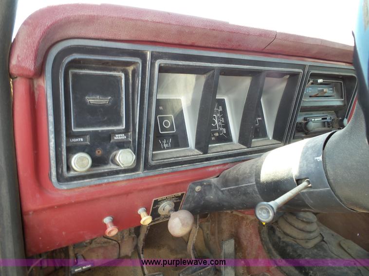 image for item J4856 1979 Ford F350 Custom tow truck