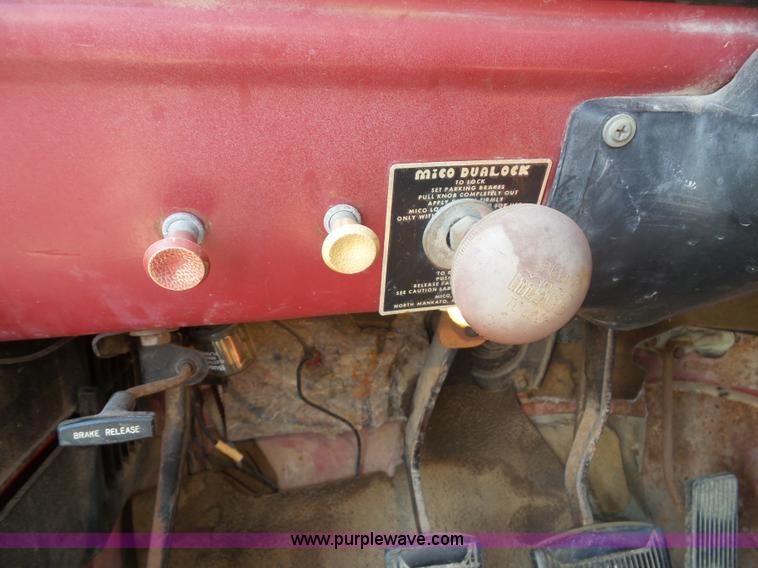 image for item J4856 1979 Ford F350 Custom tow truck