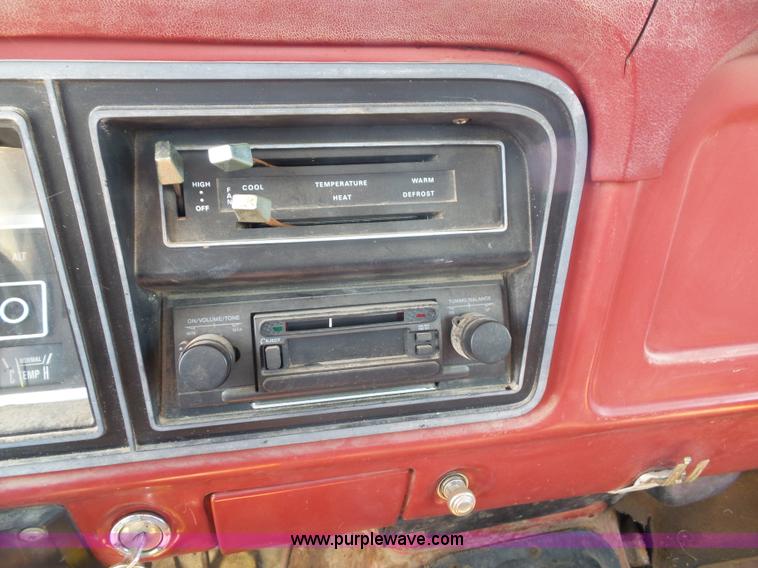 image for item J4856 1979 Ford F350 Custom tow truck