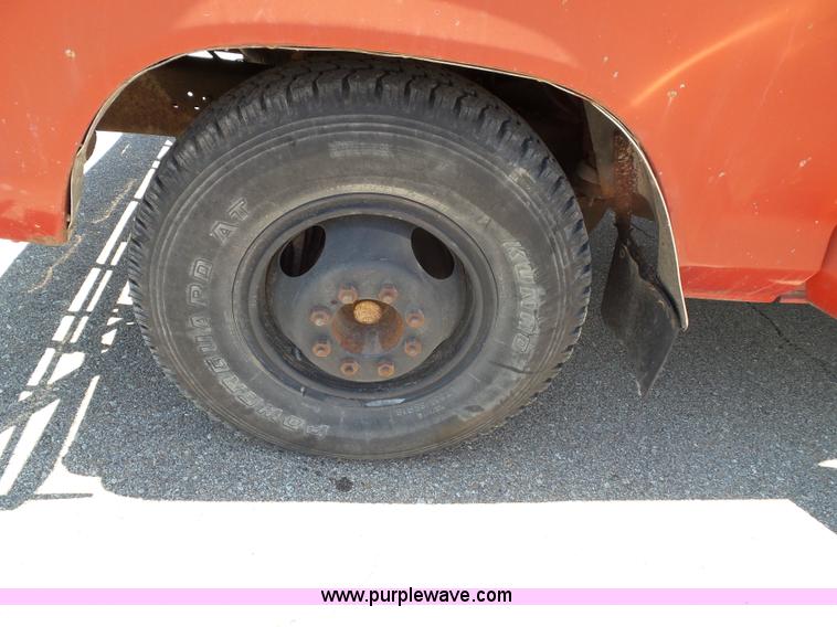 image for item J4856 1979 Ford F350 Custom tow truck