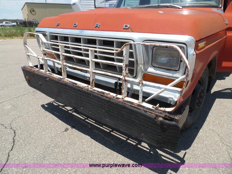 image for item J4856 1979 Ford F350 Custom tow truck