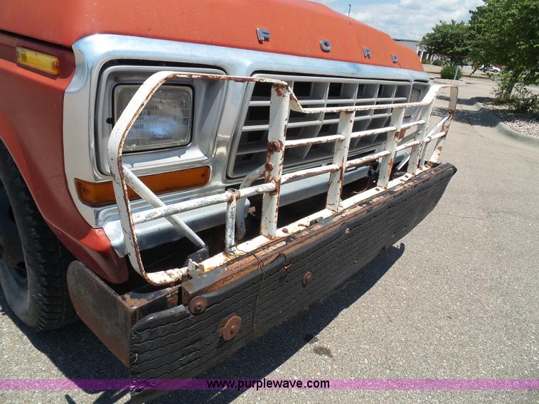 image for item J4856 1979 Ford F350 Custom tow truck