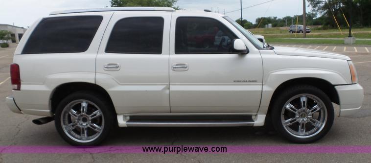 image for item J4891 2002 Cadillac Escalade SUV