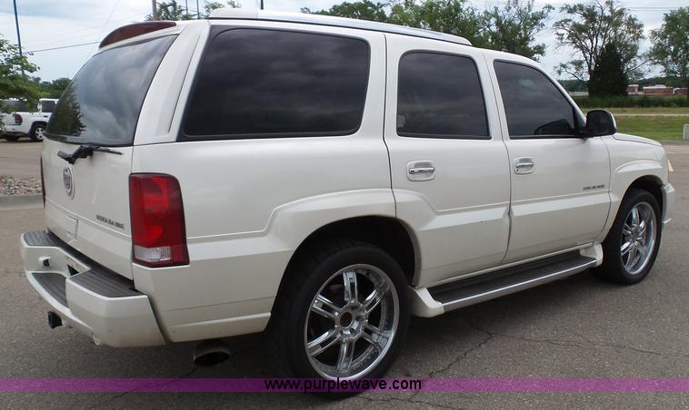 image for item J4891 2002 Cadillac Escalade SUV