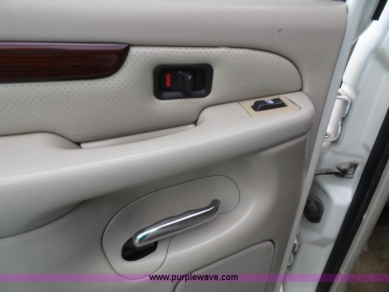 image for item J4891 2002 Cadillac Escalade SUV