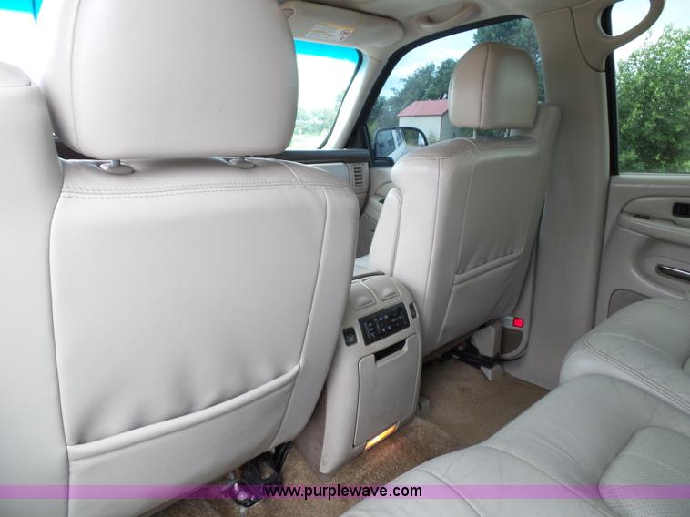 image for item J4891 2002 Cadillac Escalade SUV