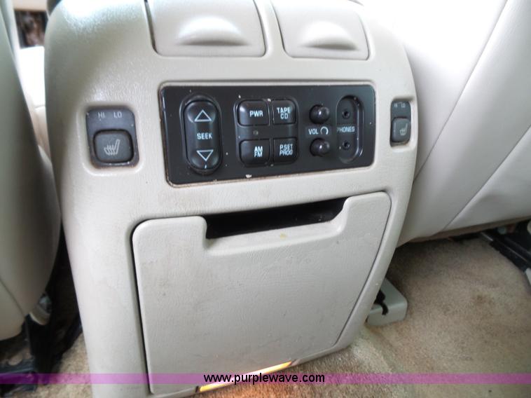 image for item J4891 2002 Cadillac Escalade SUV