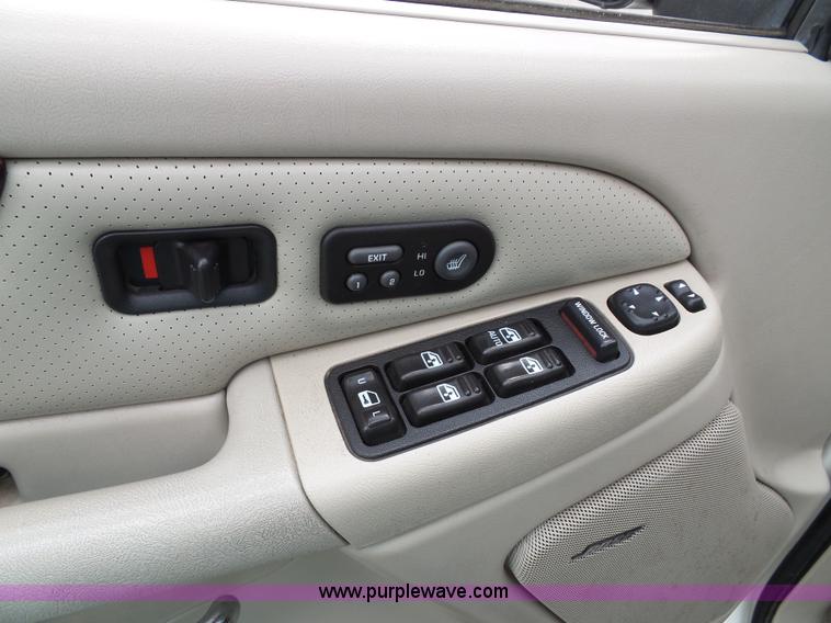 image for item J4891 2002 Cadillac Escalade SUV