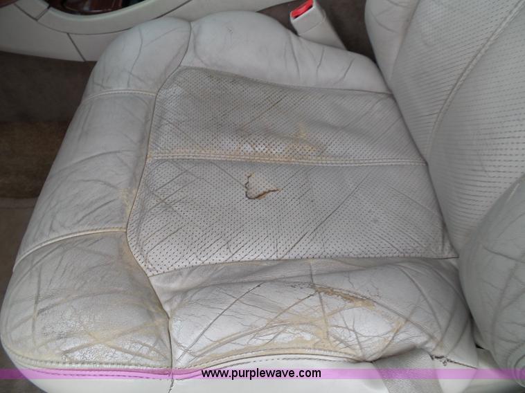 image for item J4891 2002 Cadillac Escalade SUV