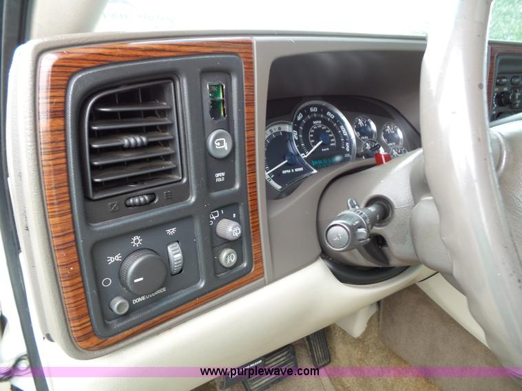 image for item J4891 2002 Cadillac Escalade SUV