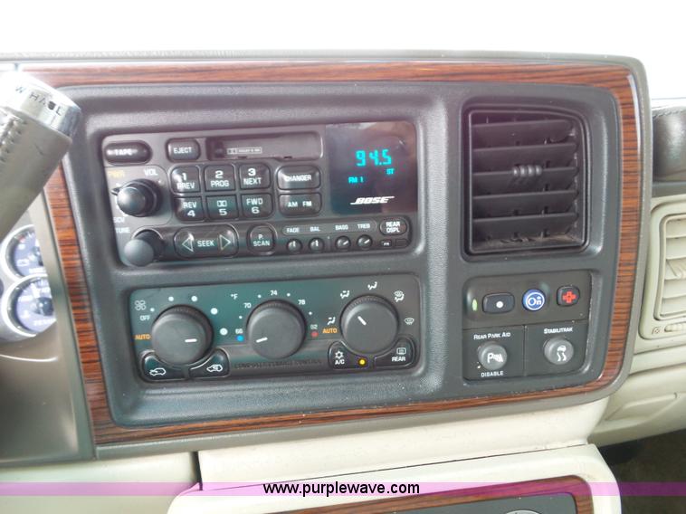 image for item J4891 2002 Cadillac Escalade SUV