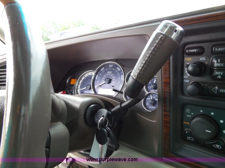 image for item J4891 2002 Cadillac Escalade SUV