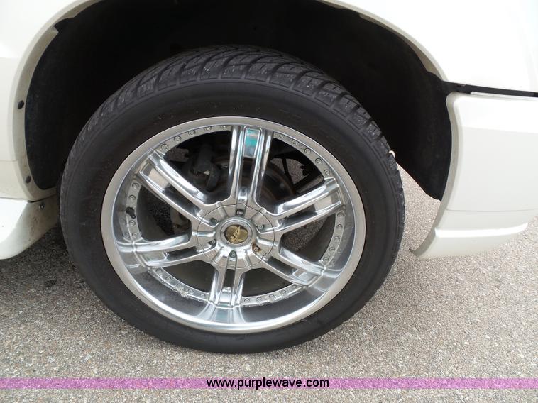 image for item J4891 2002 Cadillac Escalade SUV