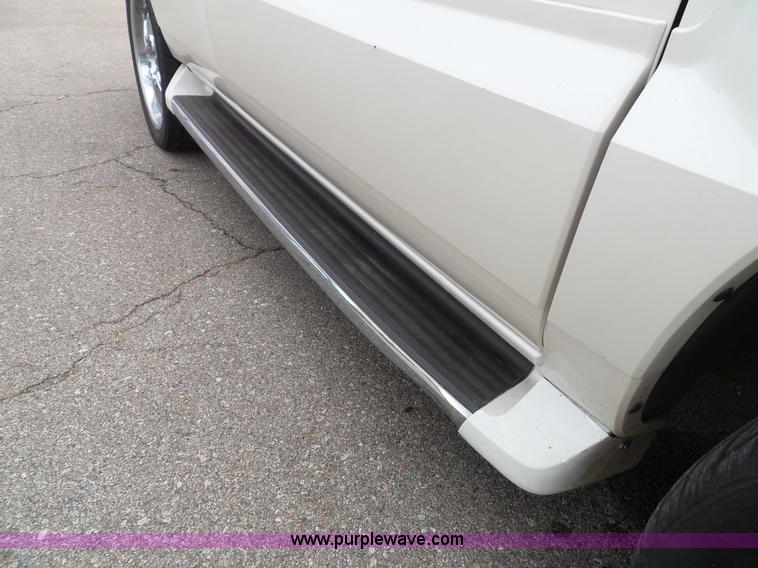 image for item J4891 2002 Cadillac Escalade SUV