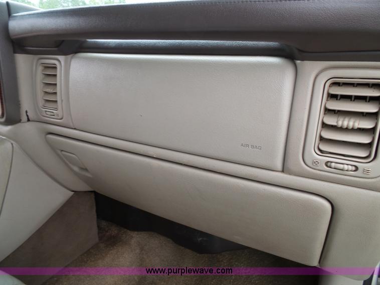 image for item J4891 2002 Cadillac Escalade SUV