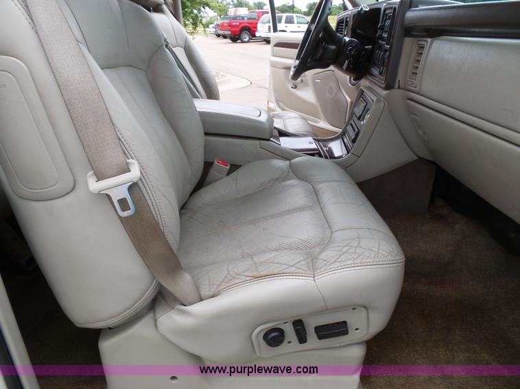 image for item J4891 2002 Cadillac Escalade SUV