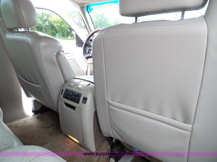 image for item J4891 2002 Cadillac Escalade SUV