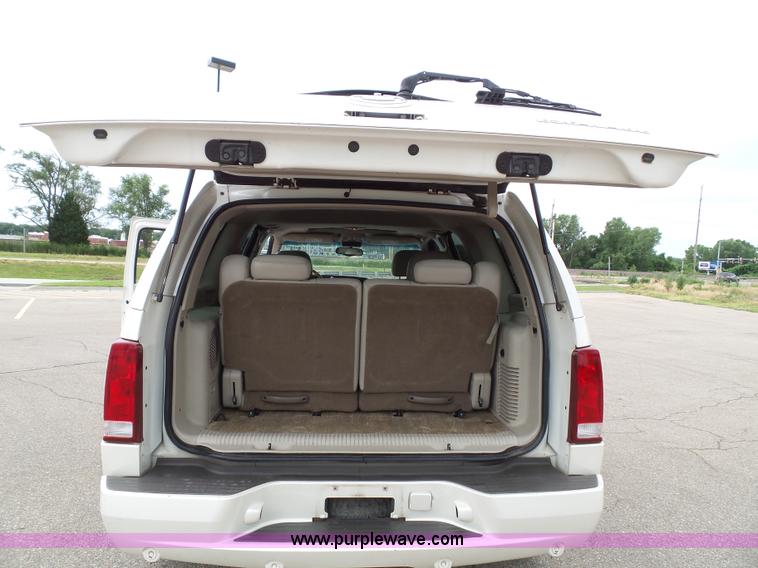 image for item J4891 2002 Cadillac Escalade SUV