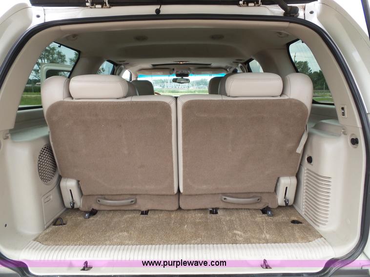 image for item J4891 2002 Cadillac Escalade SUV