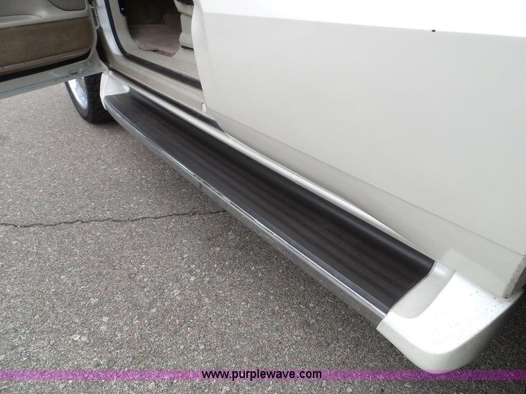 image for item J4891 2002 Cadillac Escalade SUV