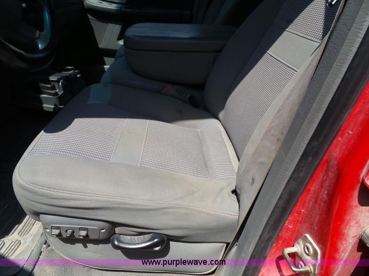 image for item J4893 2007 Dodge Ram 2500 HD Quad Cab pickup truck