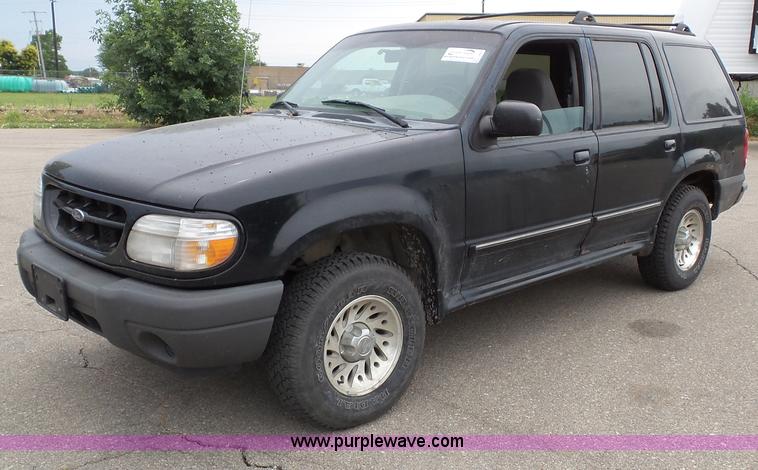 image for item J4894 2000 Ford Explorer XLS SUV