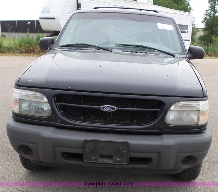 image for item J4894 2000 Ford Explorer XLS SUV