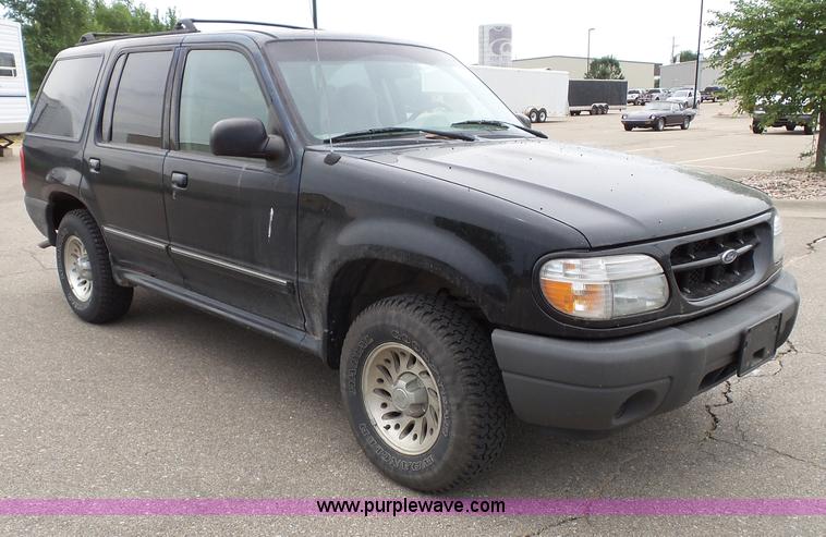 image for item J4894 2000 Ford Explorer XLS SUV