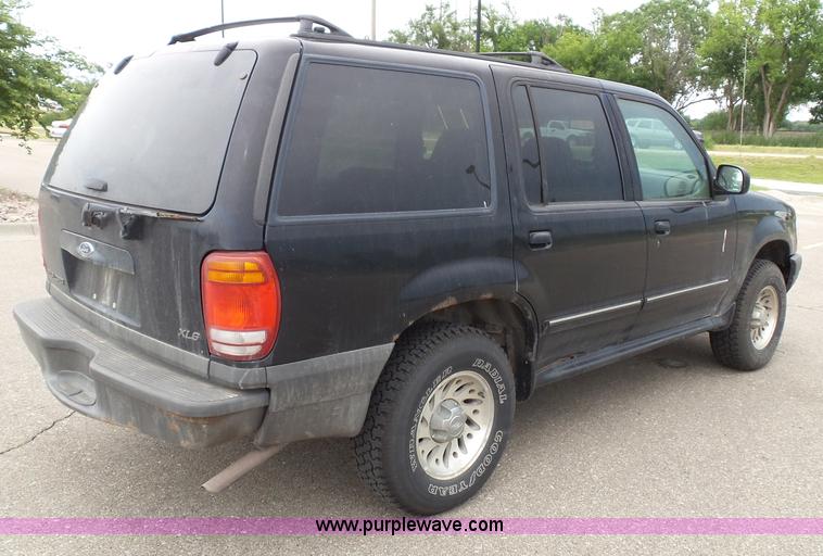 image for item J4894 2000 Ford Explorer XLS SUV