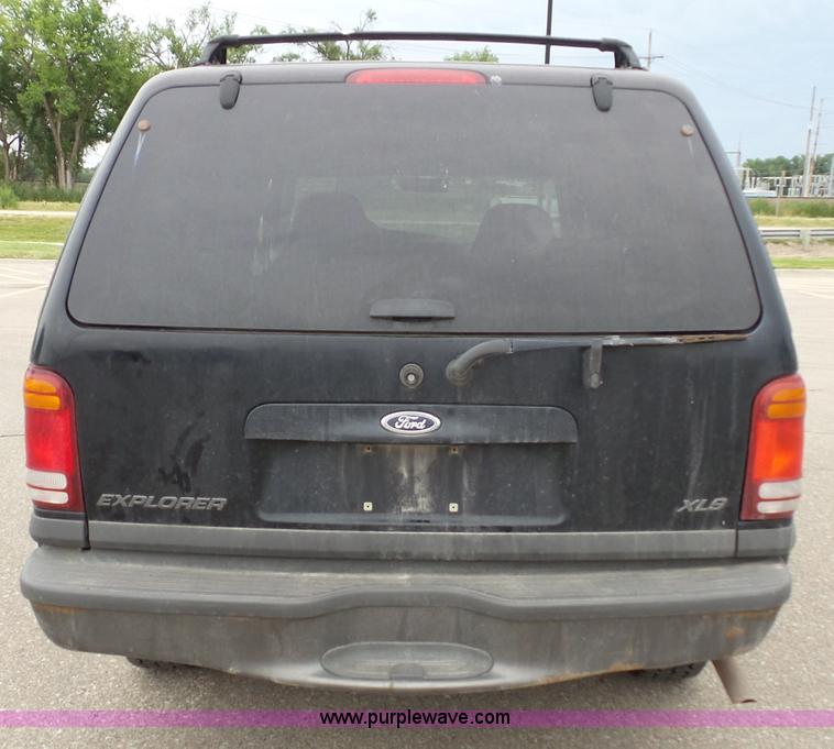 image for item J4894 2000 Ford Explorer XLS SUV