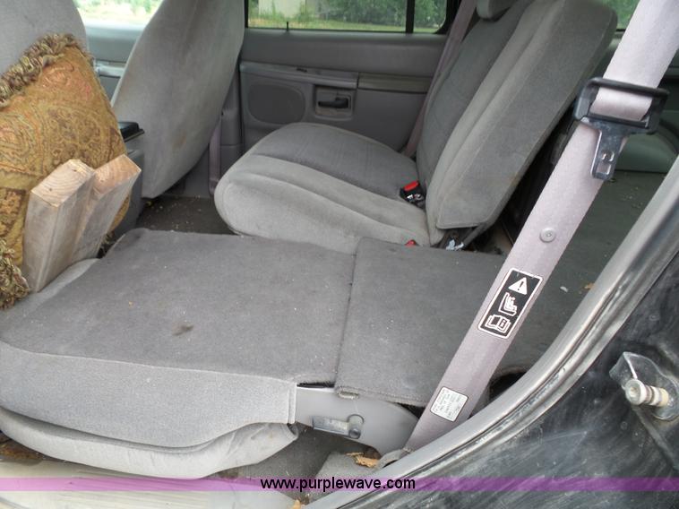 image for item J4894 2000 Ford Explorer XLS SUV