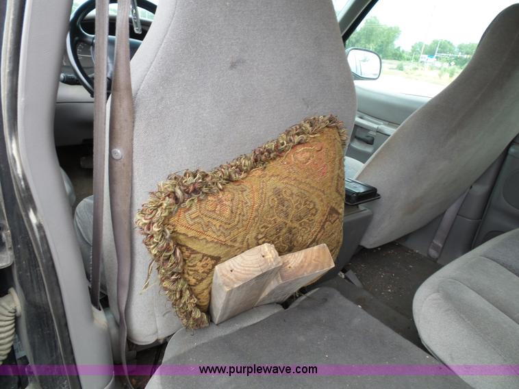 image for item J4894 2000 Ford Explorer XLS SUV