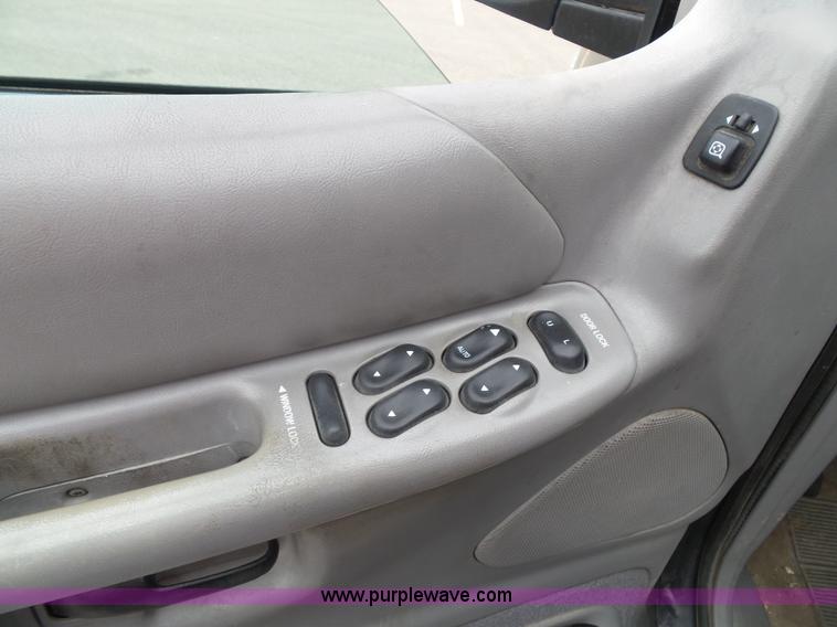 image for item J4894 2000 Ford Explorer XLS SUV